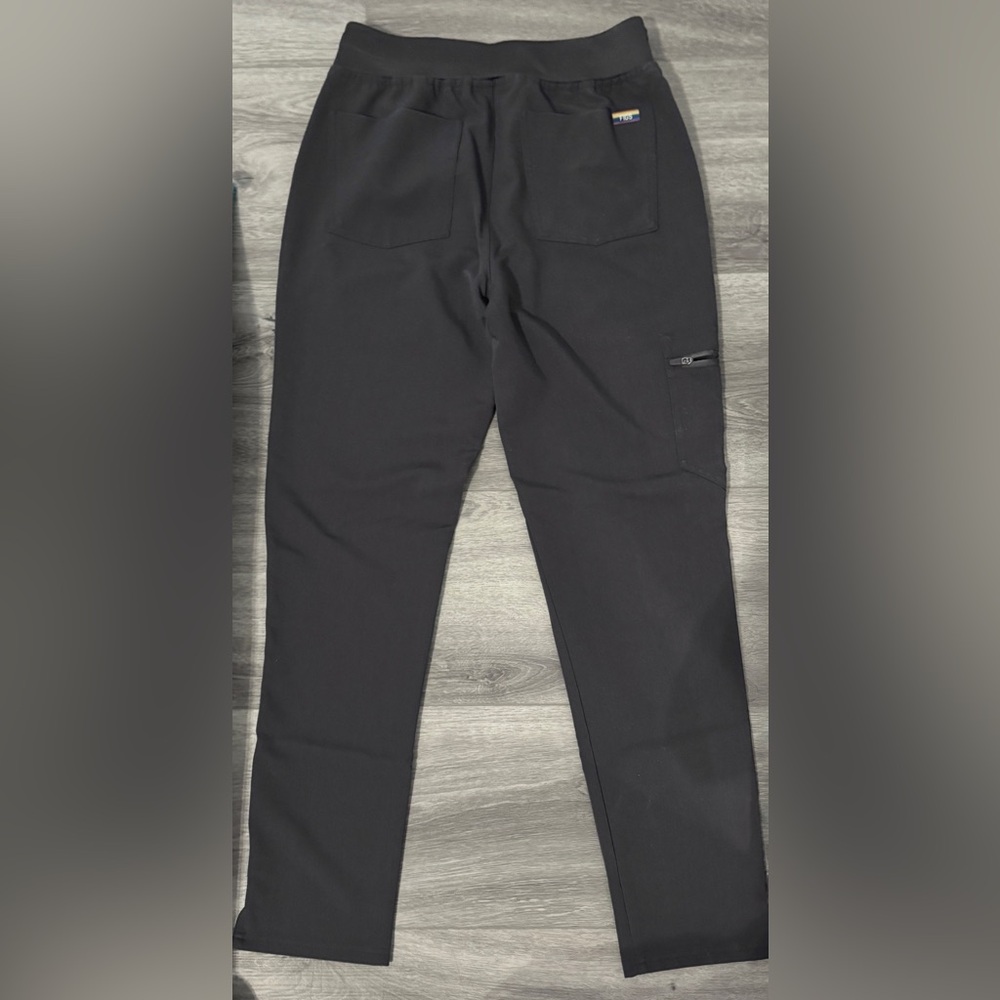FIGS Charcoal Gray Straight Leg Scrub Pants - Picture 2 of 5